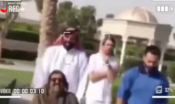 لاول مرة فيديو مسرب لأمير قطر السابق داخل مستشفى أمراض نفسية